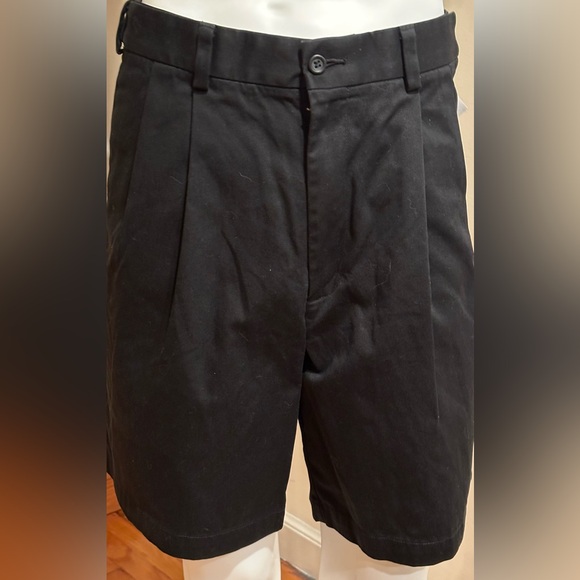 Dockers Black Shorts Deep Pockets Pleaded In Front Elastic band In Waist SZ 34 - Picture 1 of 14